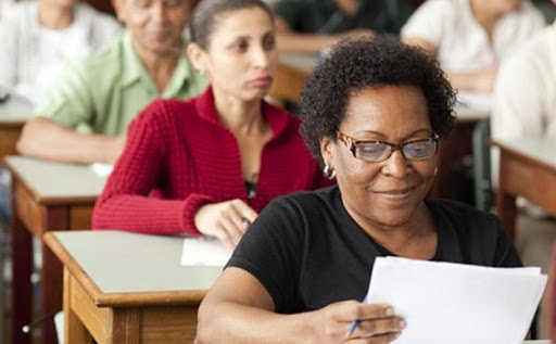 Quer concluir o ensino fundamental ou médio e ainda receber qualificação profissional? Saiba como aqui 