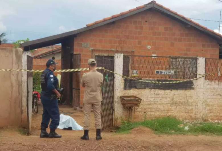 Homem foi encontrado caído no portão da ex - Crédito: Marcos Rivany/Campo Grande News 