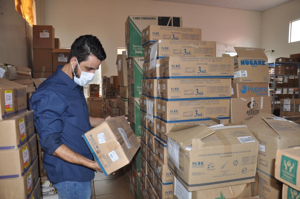Secretário de Saúde visita almoxarifado e destaca: “Estamos preparados para a vacina contra a Covid-19!”