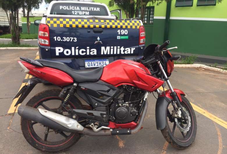 A motocicleta foi apreendida pela guarnição policial militar - Crédito: Divulgação 