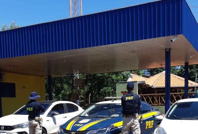 Veículos foram apreendidos e motoristas autuados por receptação - Crédito: Divulgação/PRF 