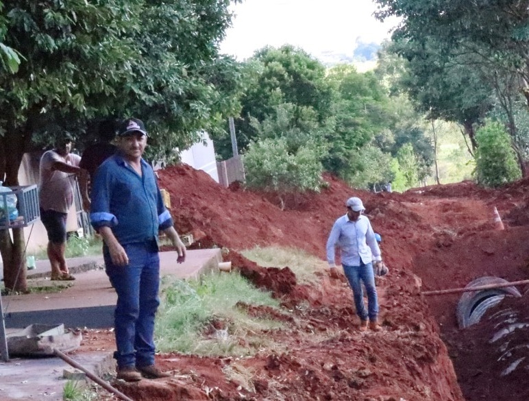 “O Jardim América está recebendo a maior obra de infraestrutura já vista em Deodápolis! ” avaliou Vice-Prefeito