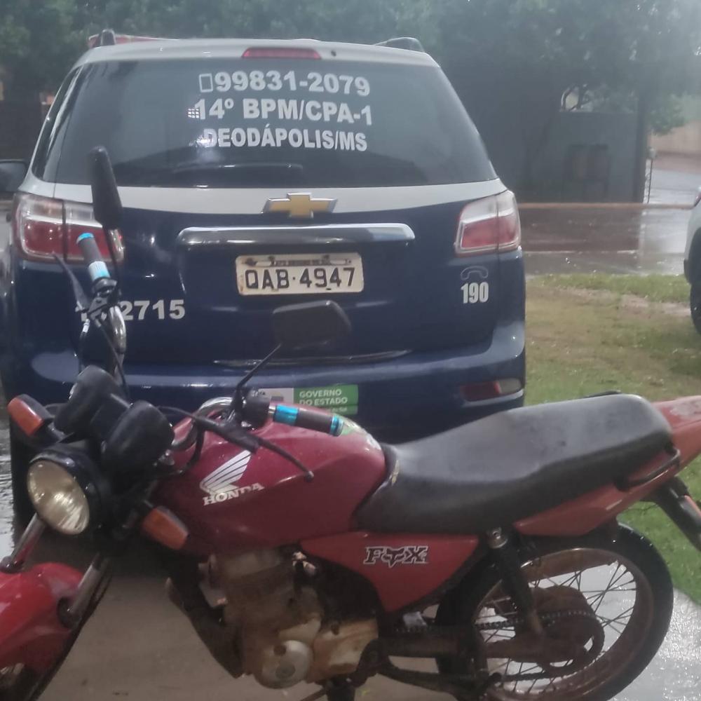 Homem bêbado foi preso após invadir casa de moradora no bairro Santa Terezinha em Deodápolis 