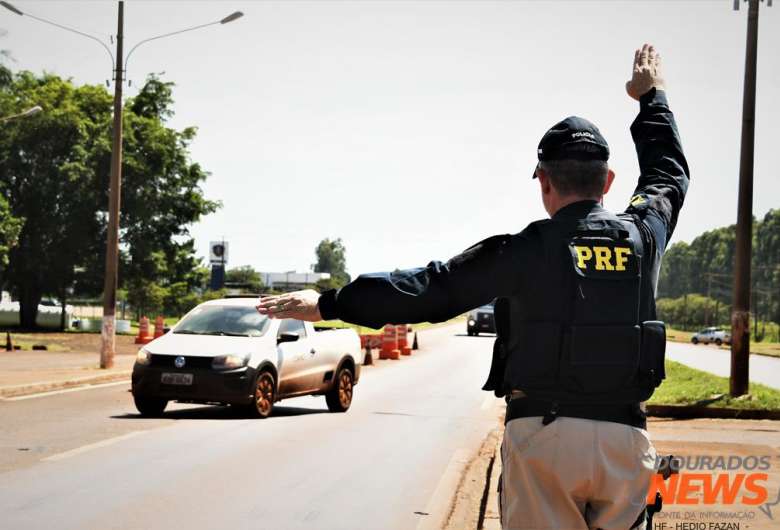 PRF destaca que foco é evitar acidentes - Crédito: Hedio Fazan/ Dourados News 