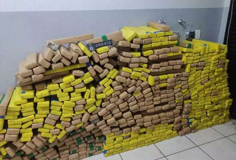 Maconha apreendida foi levada para o pátio da Denar, em Campo Grande. - Crédito: (Divulgação Choque) 