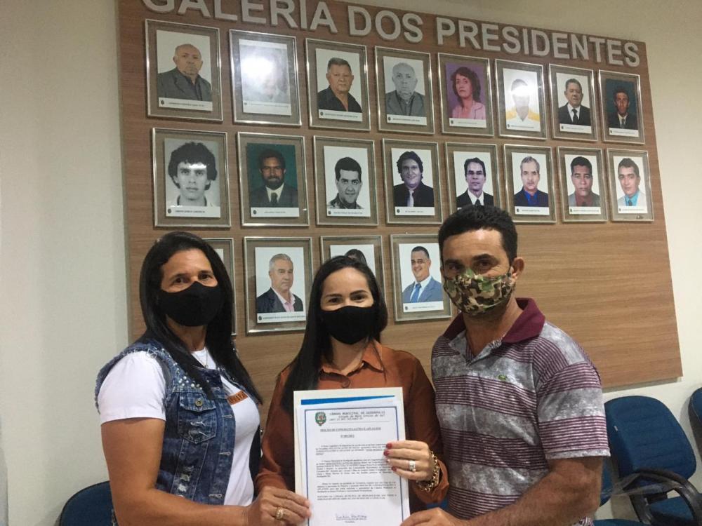 Professor João Batista recebeu moção de congratulações apresentada no plenário pela Vereadora Aninha