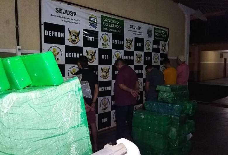 Grupo foi preso pela Defron na noite de ontem na região de fronteira - Crédito: Osvaldo Duarte/Dourados News 