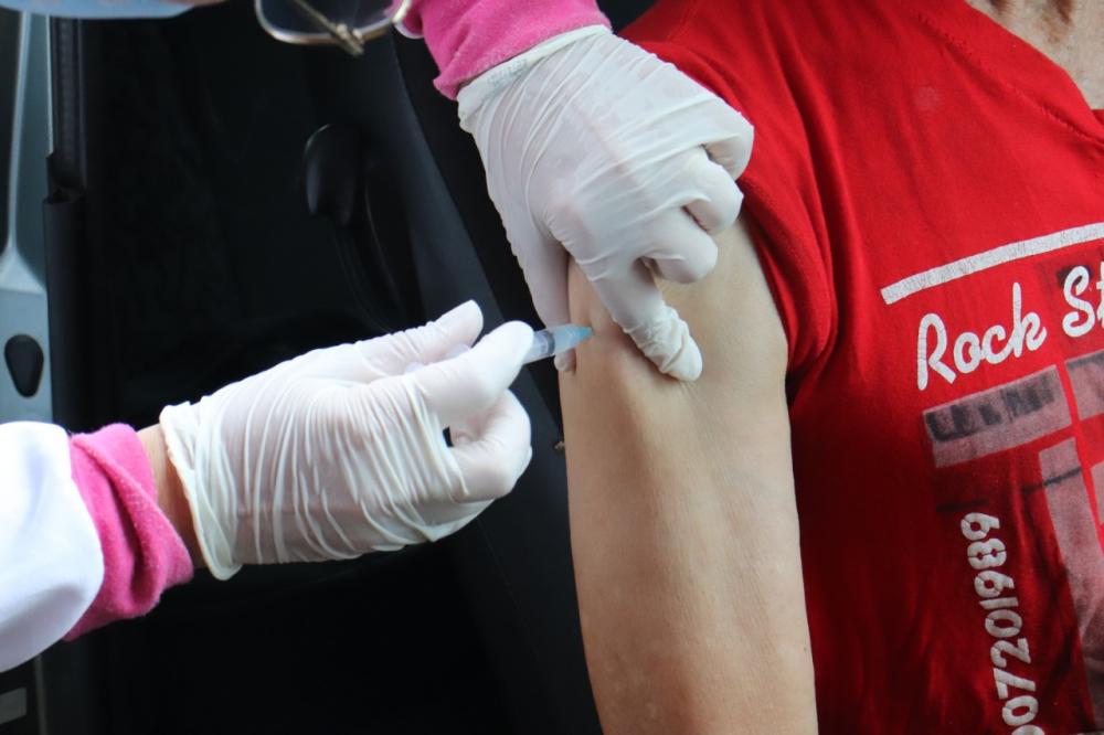Estudo indica que pandemia será controlada com 75% de vacinados