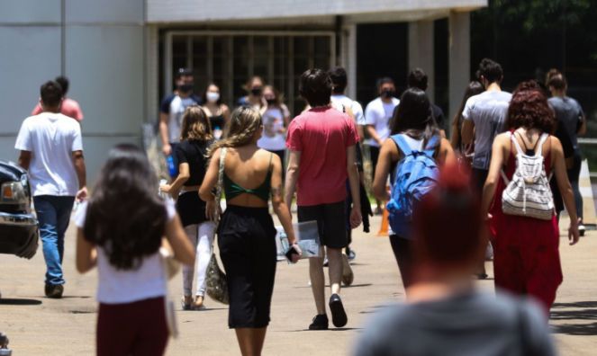 Versões impressa e digital do Enem serão realizadas na mesma data