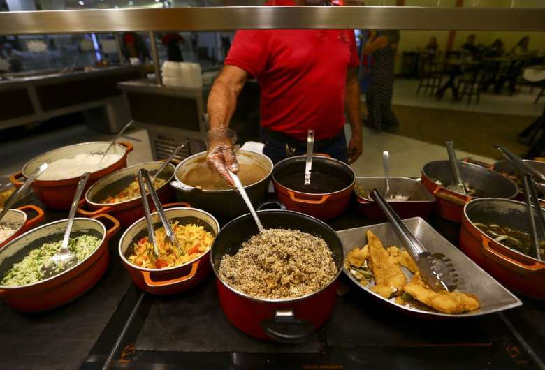 Crise leva ao fechamento de 40% dos restaurantes de comida a quilo
