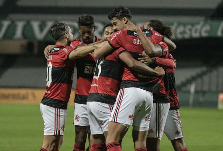 Flamengo e Coritiba decidem última vaga nas oitavas da Copa do Brasil