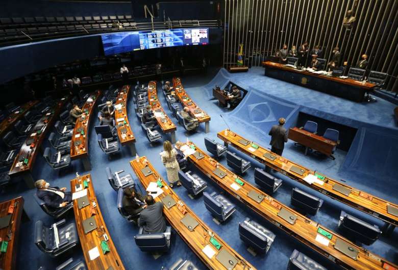 Relatório da MP da Eletrobras é lido e votação deve acontecer hoje