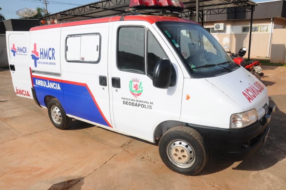 Secretaria de Saúde realiza reforma de ambulância para transporte de pacientes críticos em Deodápolis 