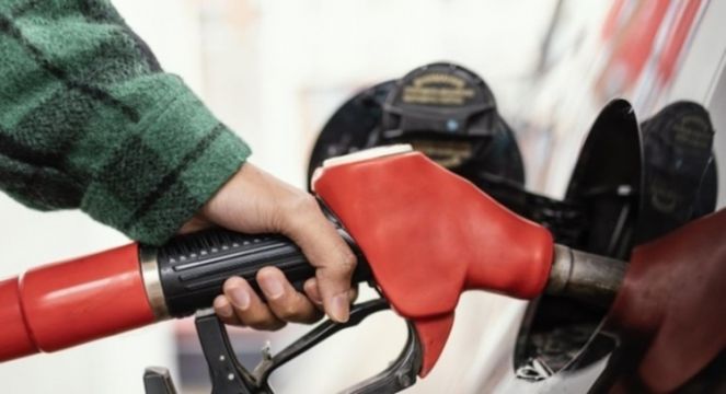 Gasolina sofrerá reajuste de 6,3% e o diesel terá acréscimo de 3,7%
