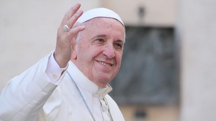 Papa deixa o hospital e reza na Basílica de Santa Maria Maior