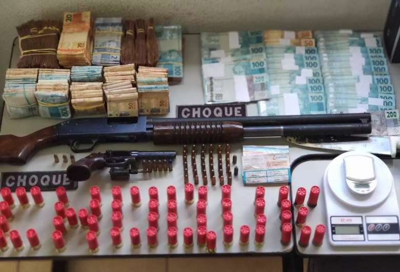 Valor em dinheiro, armas e drogas apreendidas - Crédito: (Divulgação) 