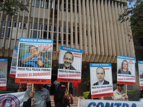 Vários protestos foram realizados em 2010 sobre a Operação Uragano - Foto: Arquivo