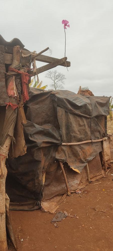 Raíssa vivia em uma moradia de lona com a família - Foto: Alice Rocha