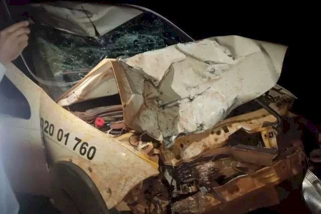 Picape ficou com a frente destruída depois de colisão que acabou em morte (Foto: Jornal da Nova)