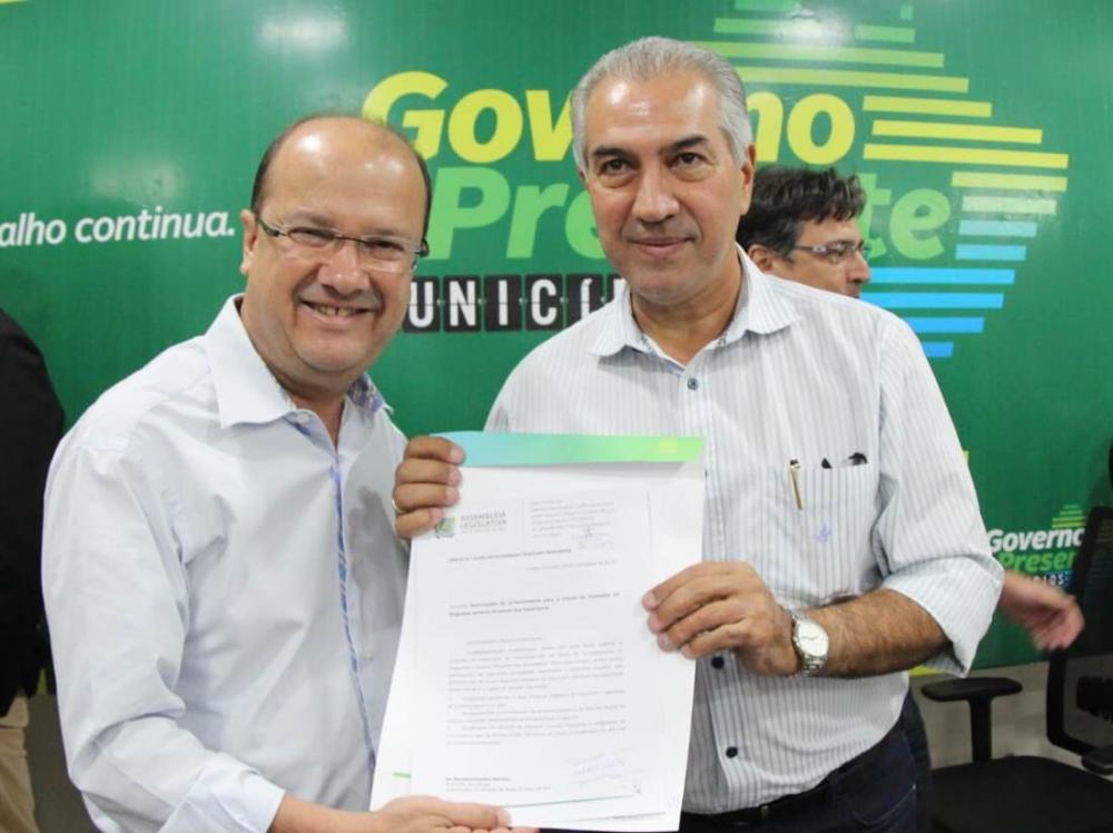 Durante instalação do Governo Presente em Dourados, em 2019, Barbosinha apresentou pedido pela duplicação da Rua Coronel Ponciano, entre outras demandas