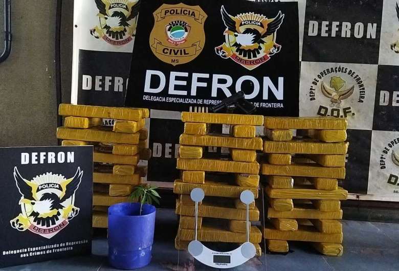  Objetos foram apreendidos e encaminhados à sede da Defron - Crédito: Osvaldo Duarte/Dourados News
