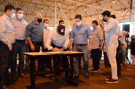 Convênios assinados: Programa MS + Esportes contemplará município de Deodápolis com 3 projetos