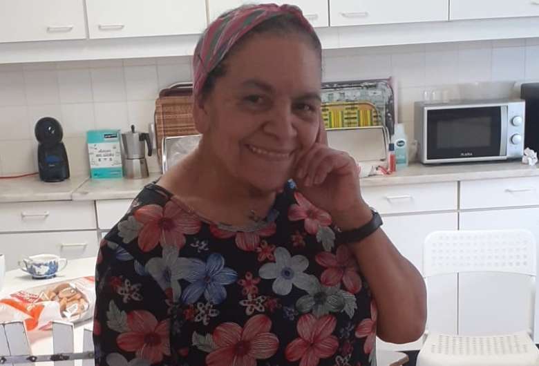 Douradense faz rifa para encontrar mãe que está internada em estado grave em Portugal
