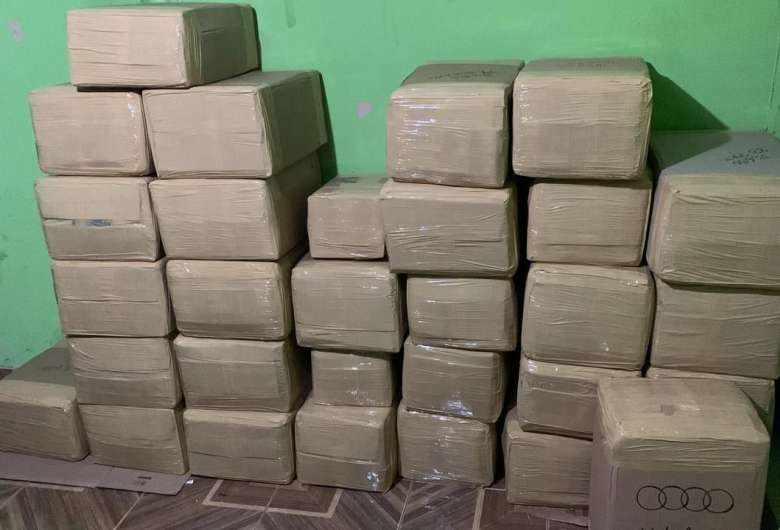 Maconha apreendida em barracão na fronteira - Crédito: Divulgação/PF