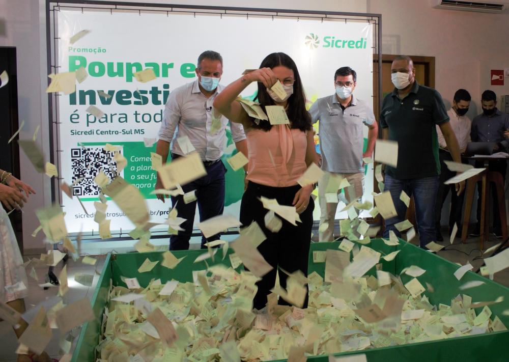 Sicredi Centro-Sul MS realiza último sorteio da promoção “Poupar e Investir é para Todos”