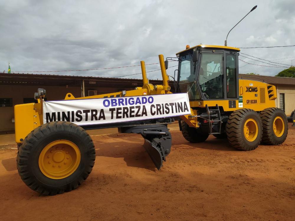 Prefeito Valdir Sartor posta vídeo de agradecimento a Ministra Teresa Cristina por aquisição de moto niveladora 0KM 