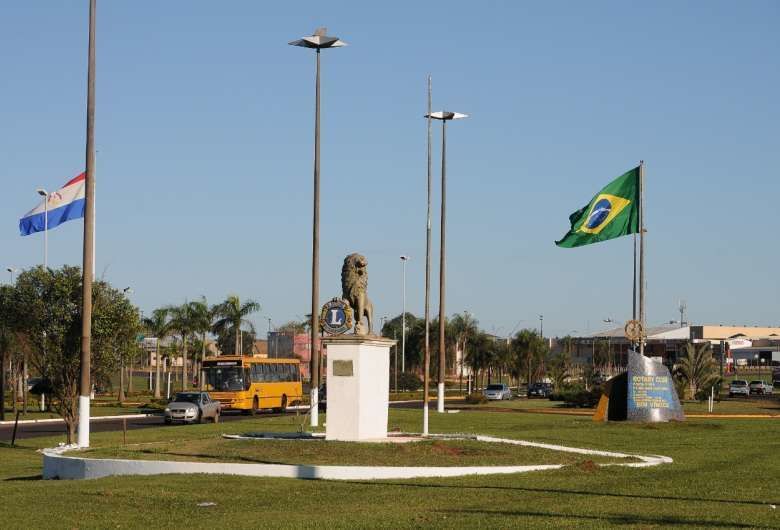 MOMENTOS DE TERROR Caminhoneiro é sequestrado, levado ao Paraguai e liberado dois dias depois 28 janeiro 2022 - 08h36Por Gizele Almeida e Osvaldo Duarte Motorista foi levado e abandonado no Paraguai - Crédito: Hedio Fazan/ Dourados News/ Arquivo 