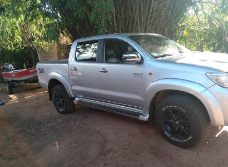 Na internet, população pede informações de Hilux que foi roubada em ação criminosa em propriedade rural na 10ª linha 
