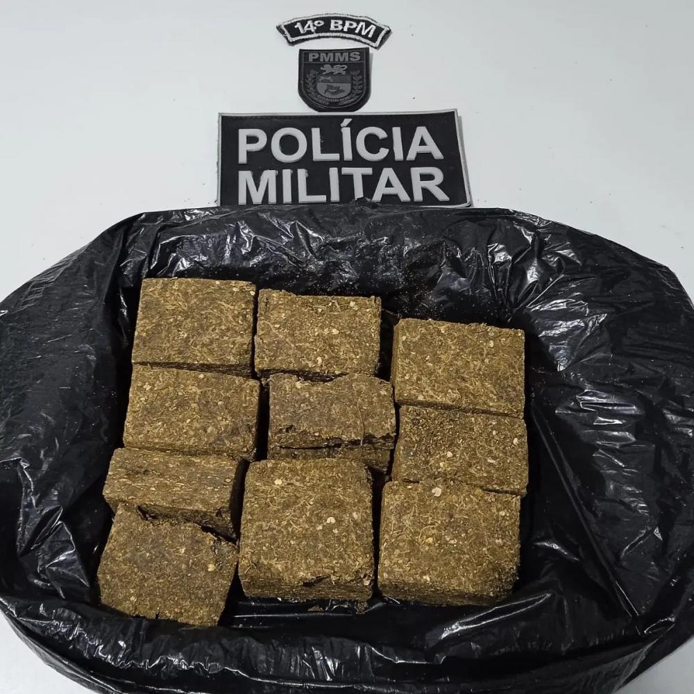 Rádio Patrulha prendeu em Deodápolis dupla com 1,5kg de maconha em moto