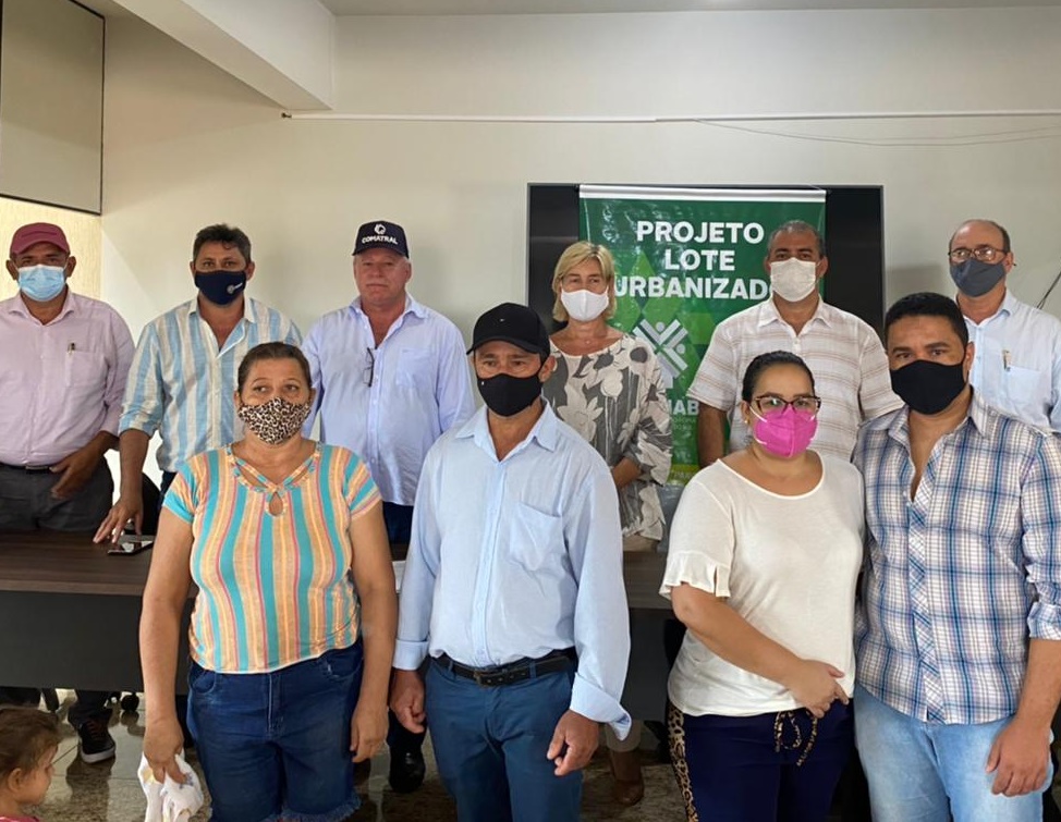 Famílias receberam em Deodápolis autorização para 2º etapa do projeto ‘Lote Urbanizado’