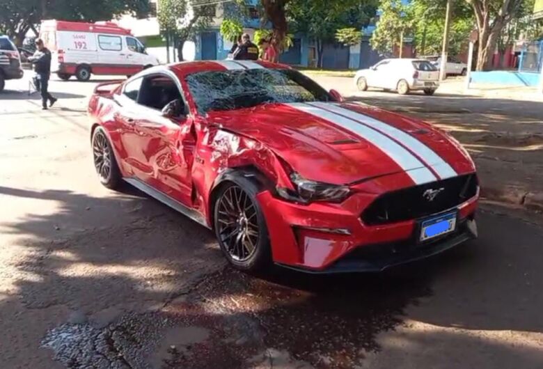 O carro avançou sinalização de parada e provocou o acidente no cruzamento entre a Joaquim Teixeira Alves com a Mato Grosso - Crédito: Divulgação 