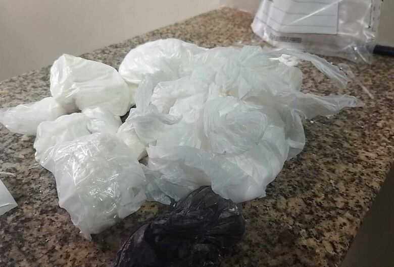 Droga foi encontrada escondida na moto que também foi apreendida - Crédito: Osvaldo Duarte/Dourados News