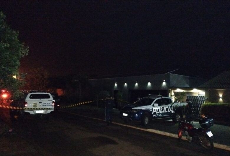Caso aconteceu na madrugada desta quarta-feira em Dourados e homem morreu após atacar policiais - Crédito: Osvaldo Duarte/Dourados News