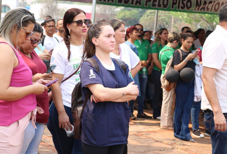 Profissionais de enfermagem em manifestação realizada em Campo Grande - Crédito: Corenms/Divulgação