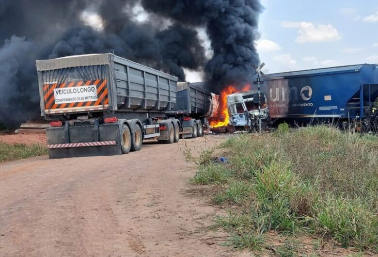 O incêndio foi controlado pelos bombeiros que atenderam a ocorrência - Crédito: Corpo de Bombeiros Militar de Chapadão do Sul 