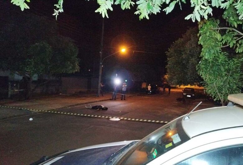 Homem assassinado a golpes de faca após discussão por conta de som alto - Crédito: Osvaldo Duarte / Dourados News