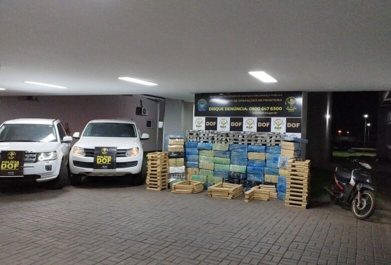 Maconha e veículo apreendidos pelo DOF em Dourados - Crédito: Osvaldo Duarte / Dourados News 
