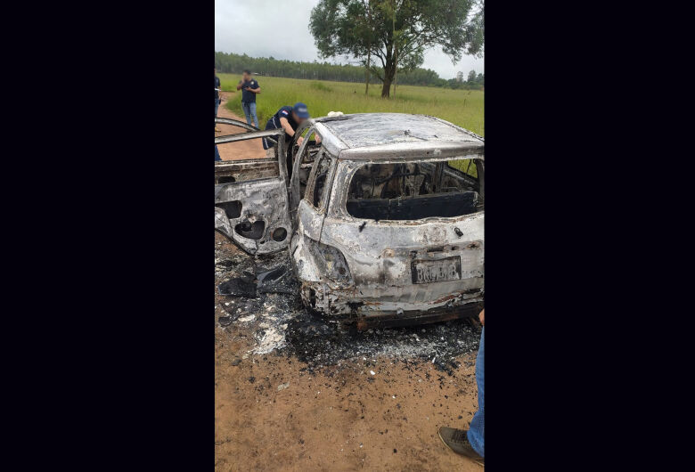O veículo usado pelos pistoleiros foi localizado na zona rural da cidade paraguaia - Crédito: Divulgação 