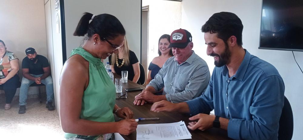 Aprovados em concurso, novos Servidores Públicos Municipais tomaram posse