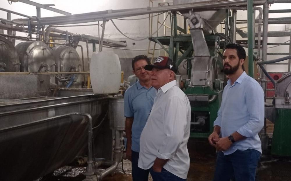 Prefeito e Secretário visitam Fecularia AMIFAR e destacam importância de investimentos em Deodápolis