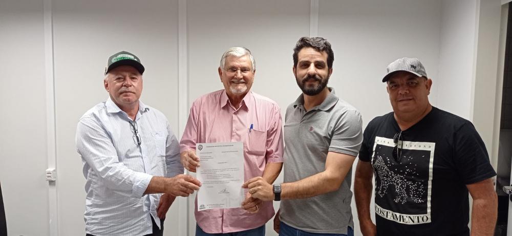 Prefeito e Secretário se reuniram com Deputado Zeca do PT para solicitar recursos para a Agricultura Familiar de Deodápolis