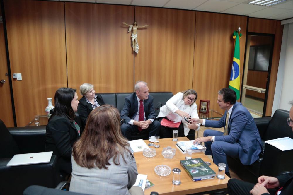Ministro da Educação garante a Geraldo Resende a conclusão de obras paradas na UFMS e UFGD