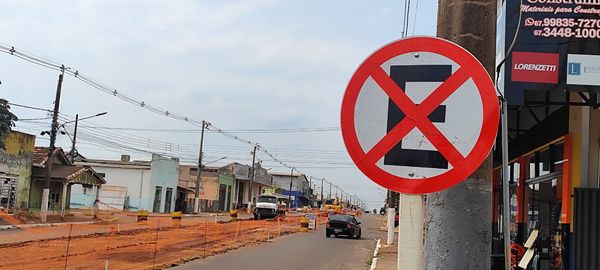 Agência de trânsito instala placas de 