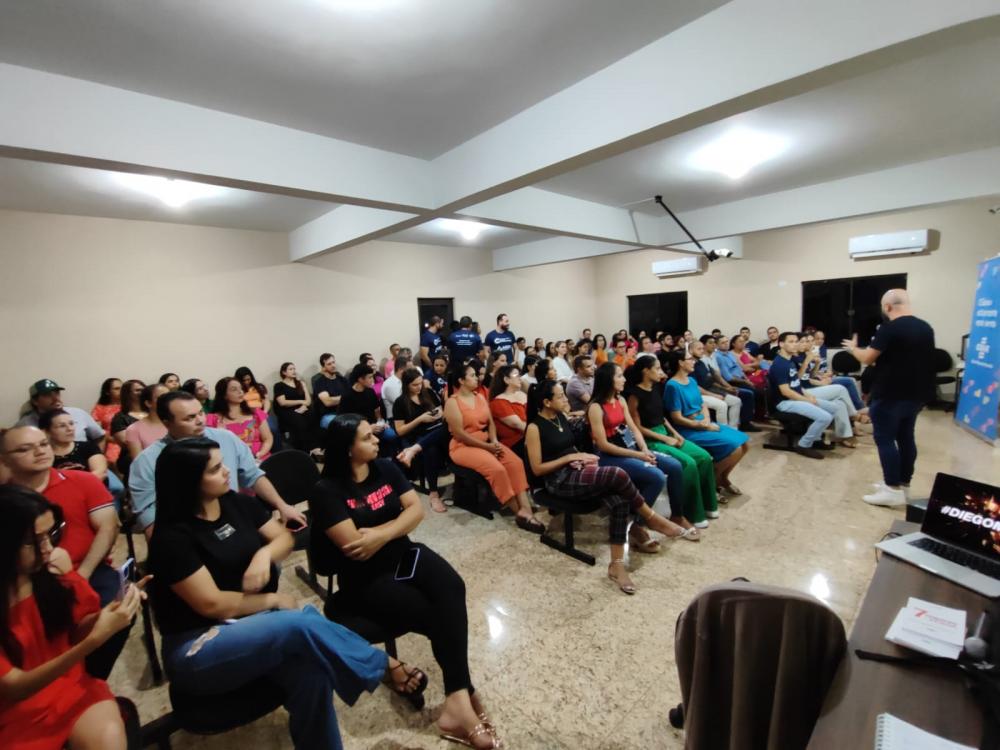 Sala lotada: Empresários de Deodápolis foram inspirados por palestra do renomado palestrante, Diego Maia