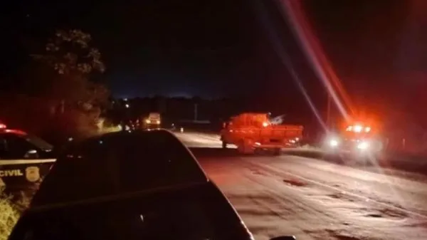 Motociclista morre ao invadir pista contrária e colidir com carreta próximo a Deodápolis