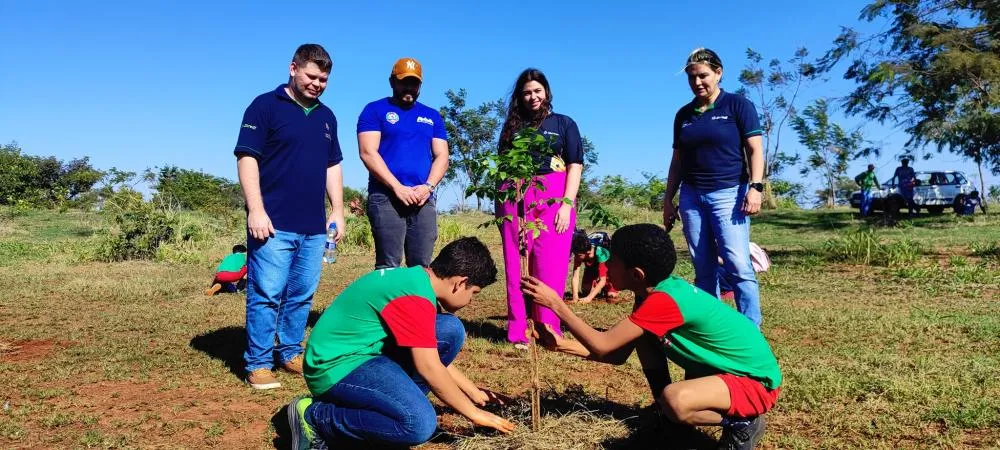 Agência municipal de Meio Ambiente inicia comemorações da Semana do Meio Ambiente com o plantio de árvores nativas